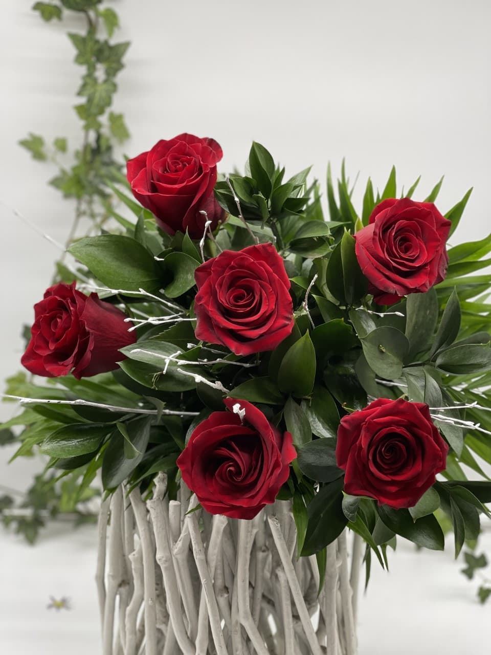 AFRODITA- Ramo de 6 rosas rojas - Imagen 1