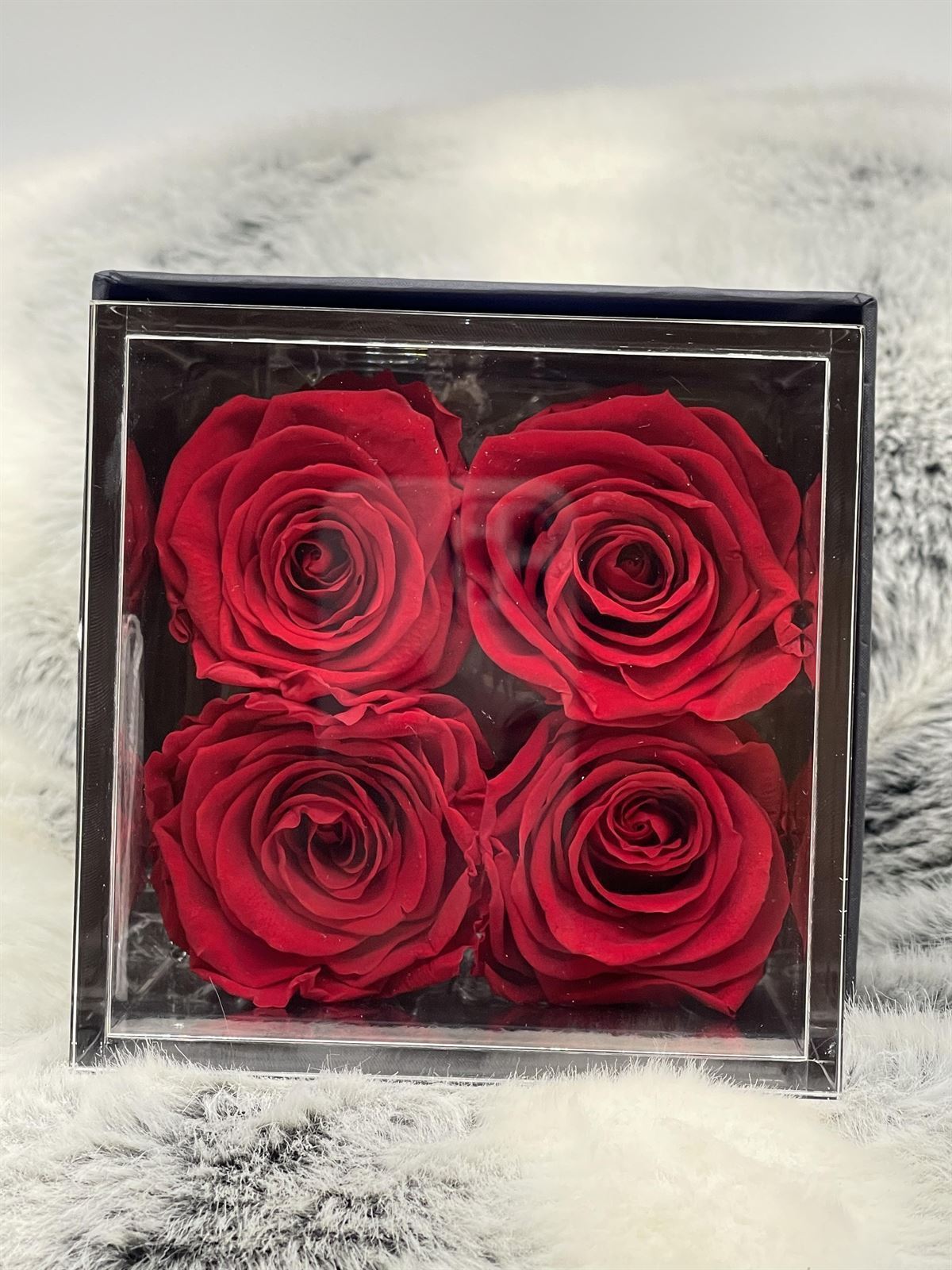 Arreglo de 4 Rosas eternas de olor, (flower cube) - Imagen 1