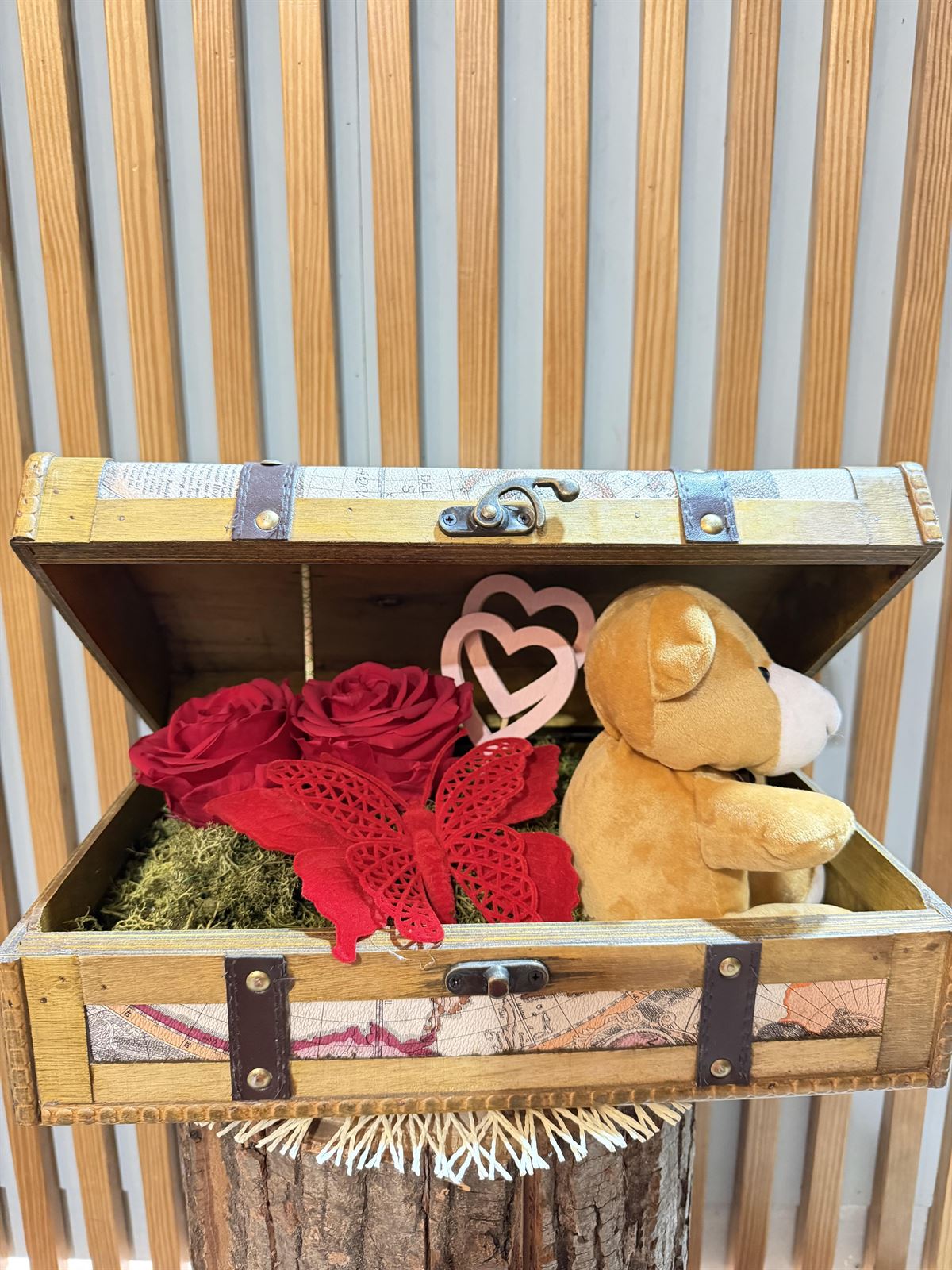 BAÚL ROSAS PRESERVADAS - Imagen 1