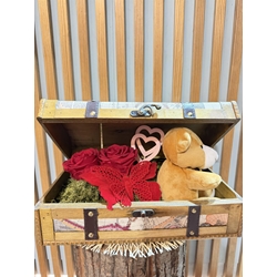 BAÚL ROSAS PRESERVADAS - Imagen 1