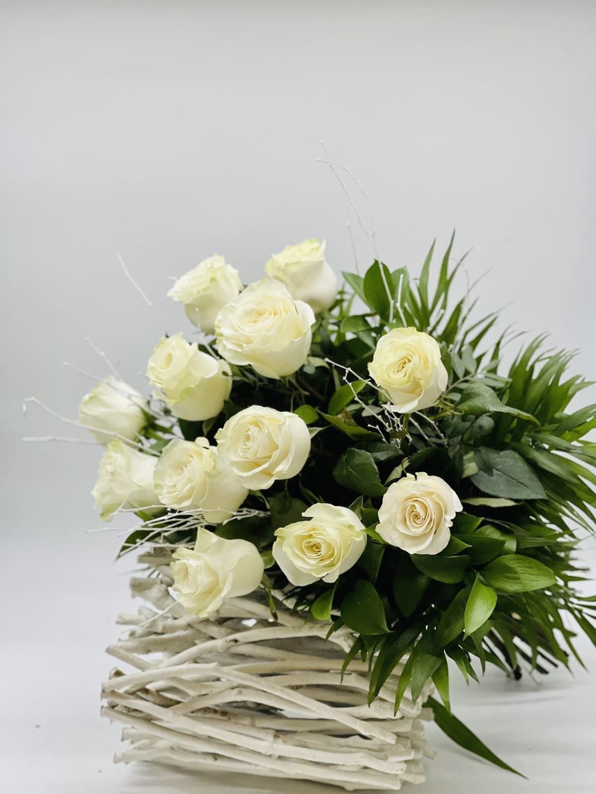 Ramo 12 Rosas Blancas - Imagen 2