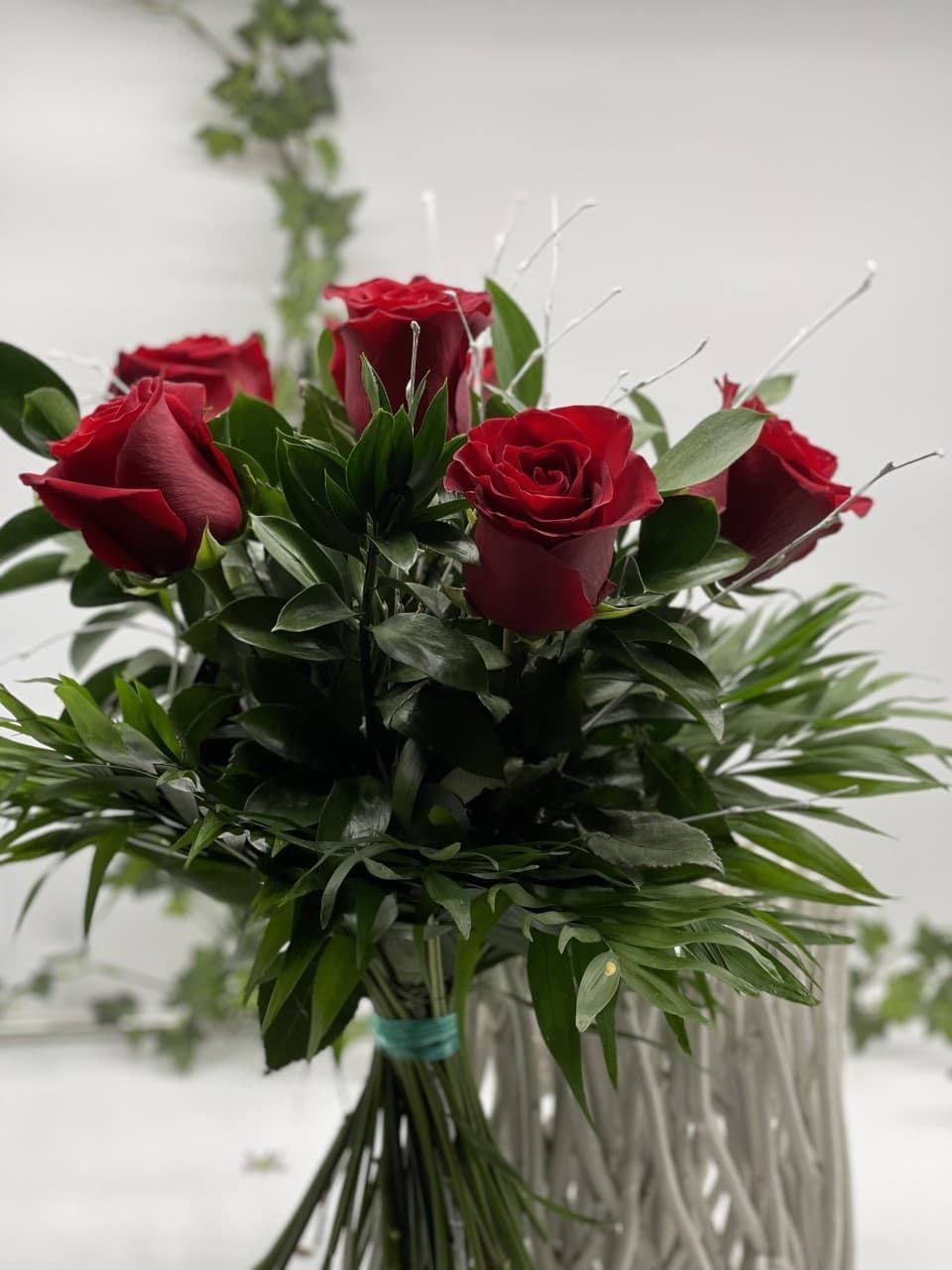 Ramo de 6 rosas rojas - Imagen 2